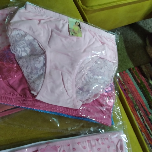 Lady underwear ( panties and lingeries) - Picture 11 of 13